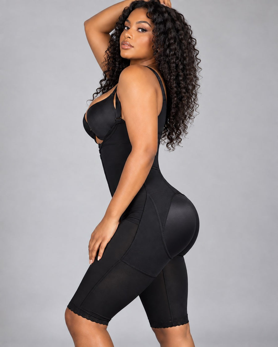 Femme de profil portant la combinaison amincissante body lift MWT, effet remonte-fesses