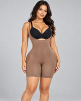Miniature : Femme portant le shapewear remonte-fesses seconde peau Maisha MWT, coloris mocha, vue de face